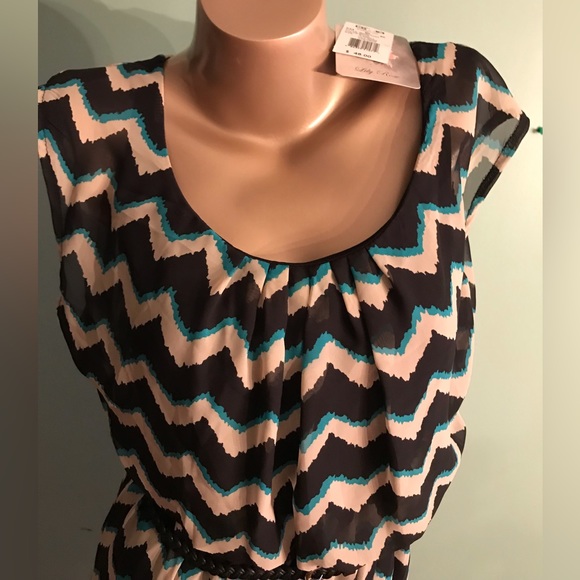 NEW XS Black, white, and Blue Chevron pattern, above knee dress with belt. - Picture 2 of 4